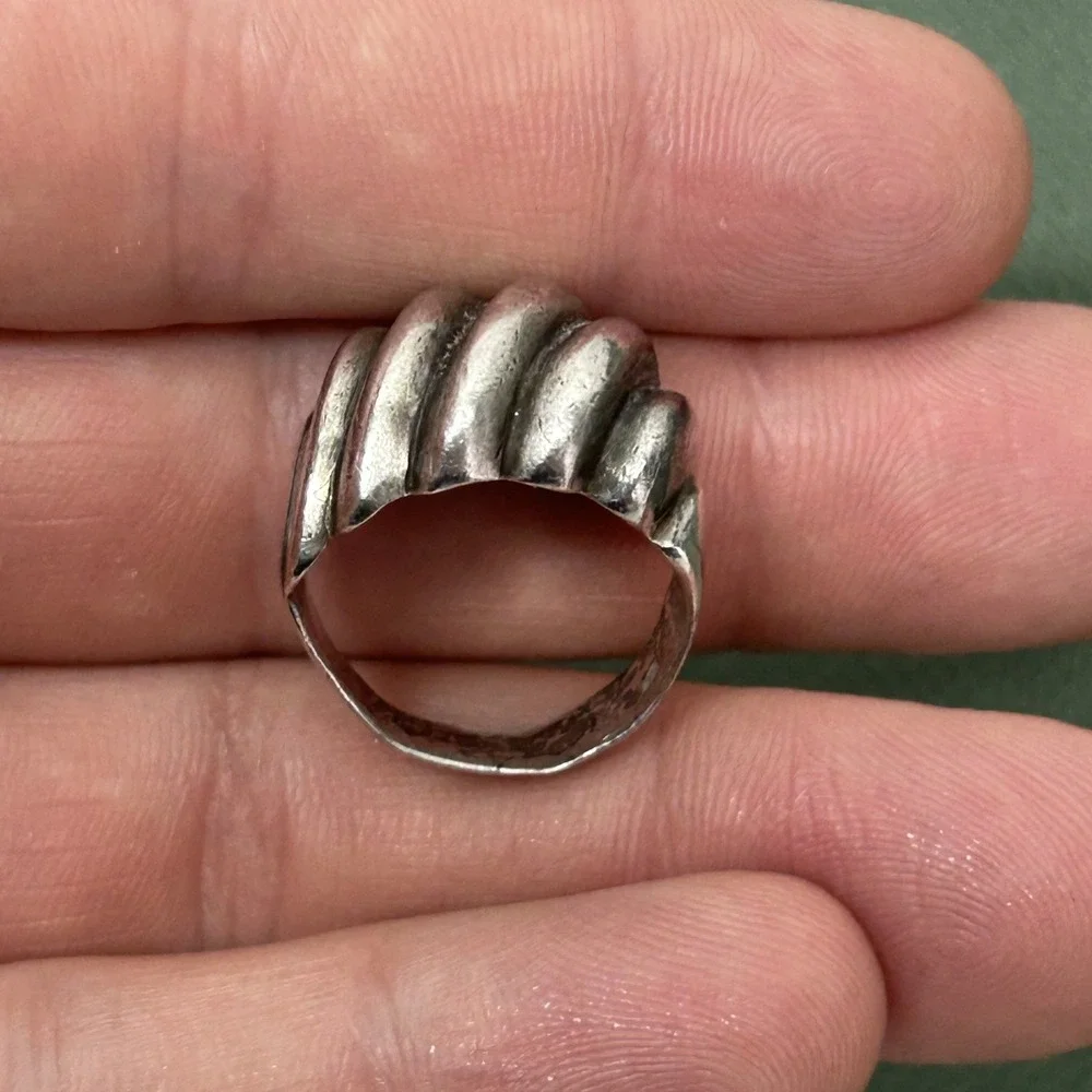 Vintage Ribbed Fluted Dome Sterling Silver Ring Size 6